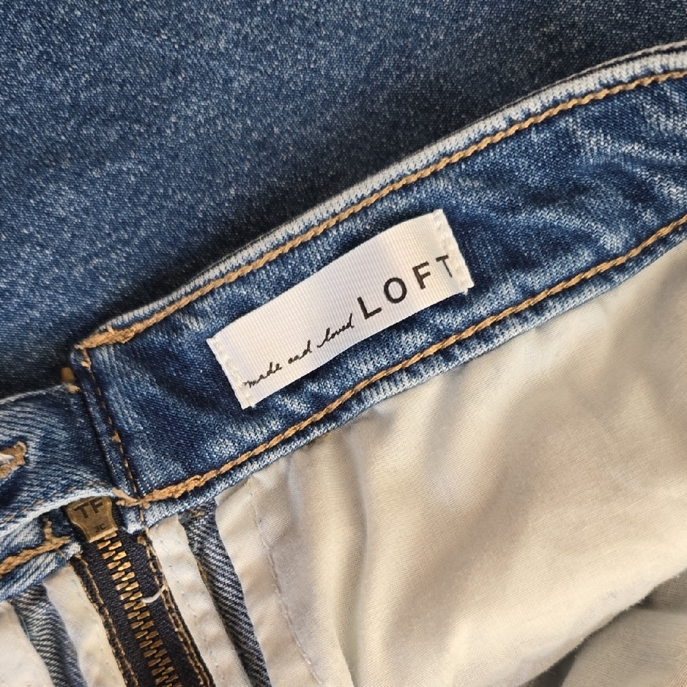 LOFT Blue Denim Midi Skirt with Zipper And Pocket Details Size 6 - Picture 2 of 6